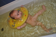 Продам надувной круг для купания малышей от 0 до 12 месяцев